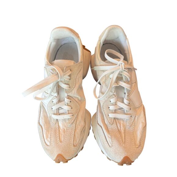 New Balance Women’s 327 White Gum Suede Sneakers Shoes Size 6 US cream/white - Picture 2 of 9